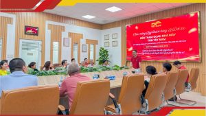 Customers visiting Ton Tay Nam Factory