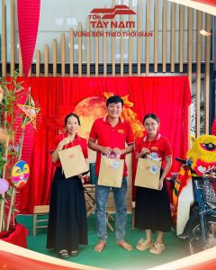 Ton Tay Nam employees celebrating the Mid-Autumn Festival