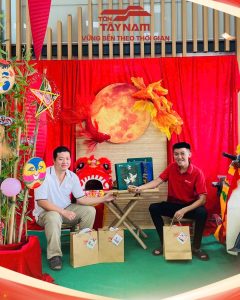 Ton Tay Nam Employees Celebrating the Mid-Autumn Festival Together