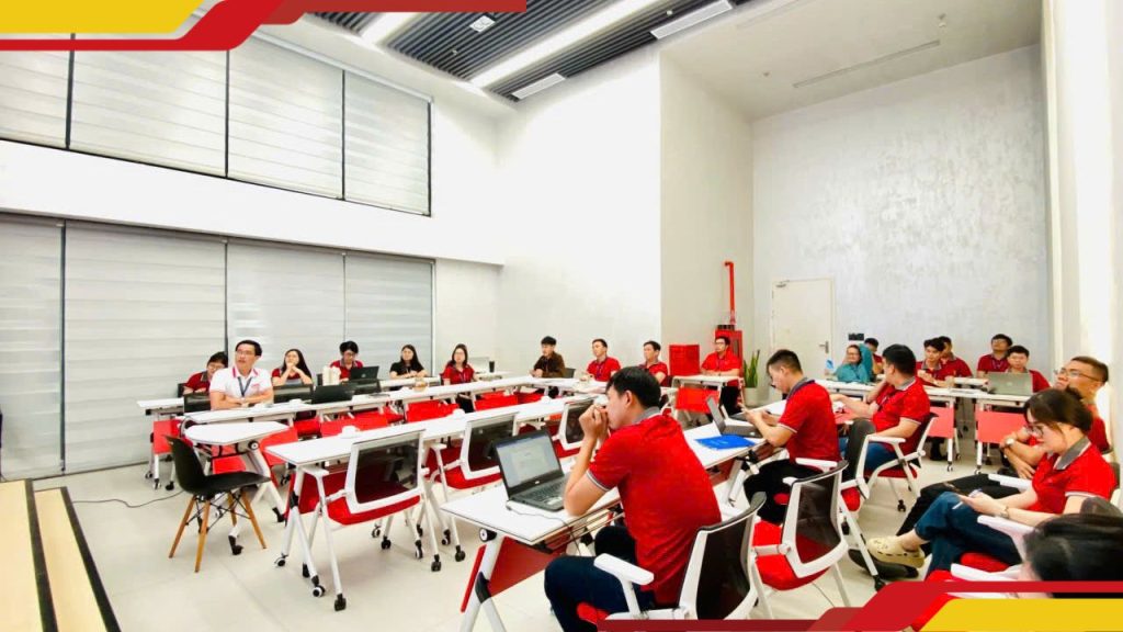 Hình 1: Không khí buổi trao đổi giữa Tôn Tây Nam và QH Plus.
