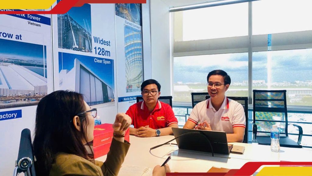 Hình 4: Tôn Tây Nam làm việc và trao đổi hợp tác cùng PEB Steel.
