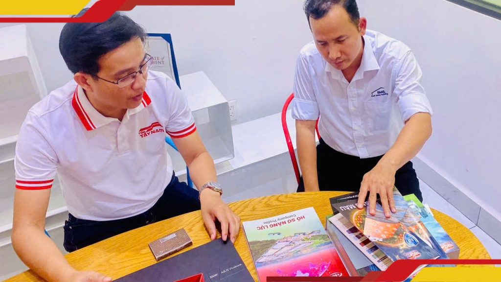 Hình 5: Tôn Tây Nam làm việc và trao đổi hợp tác cùng BMB Steel.
