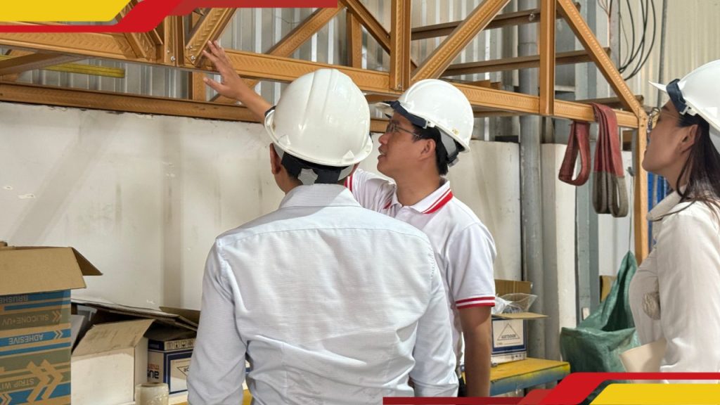 Hình 8: Tôn Tây Nam tham quan nhà máy Eratek.
