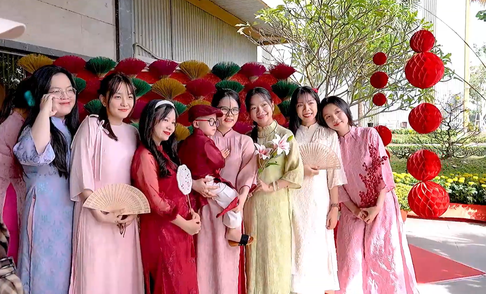 Video - Tôn Tây Nam